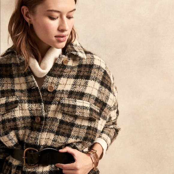 Banana Republic Petite Oversized Italian Boucle Shirt Jacket - Picture 7 of 12